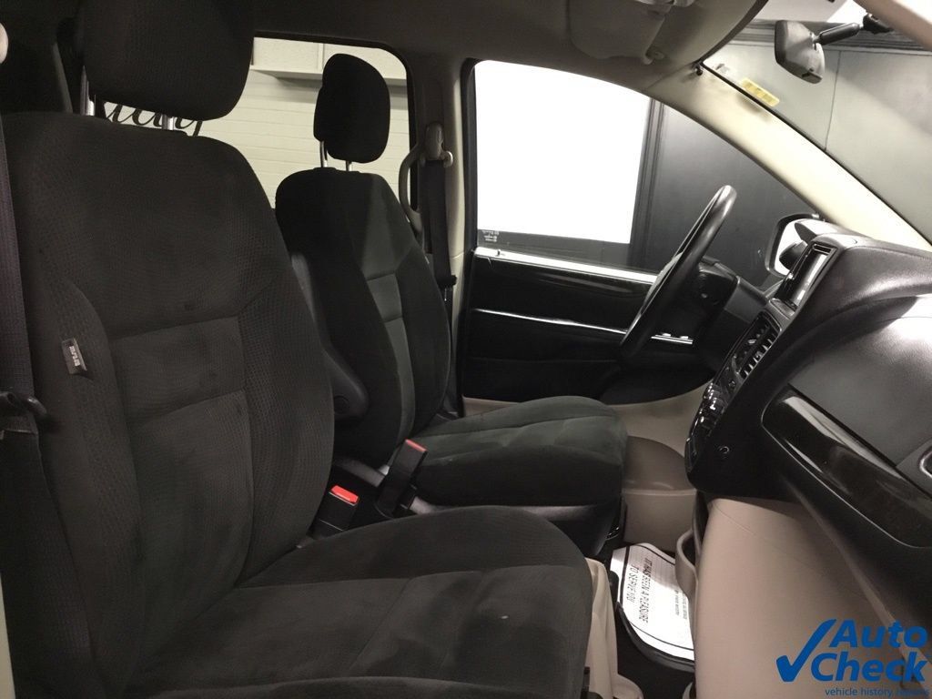 Used 2015 Dodge Grand Caravan SE w/ Quick Order Package 29E SE FWD image 32