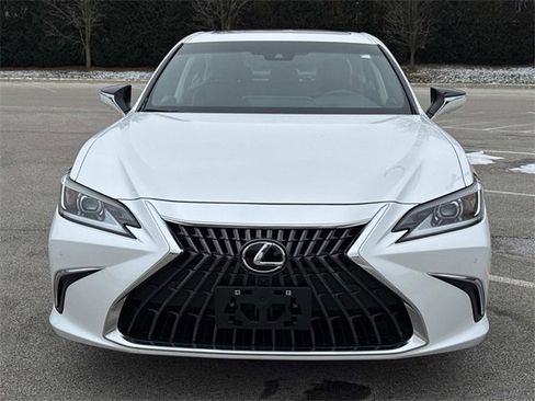Used 2025 Lexus ES 300h w/ Luxury Package image 2