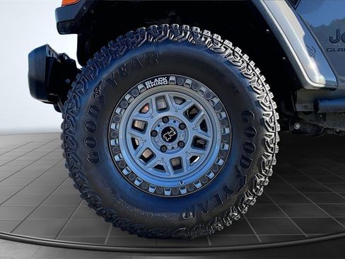 Used 2022 Jeep Gladiator Willys image 9