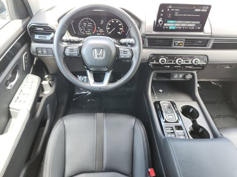 Certified 2025 Honda Pilot EX-L image 17