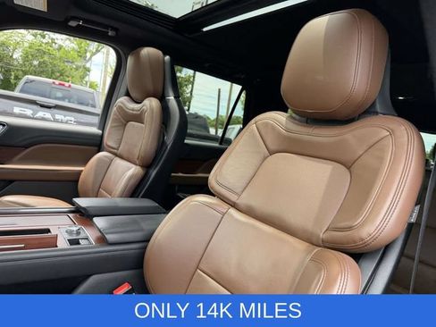 Used 2023 Lincoln Navigator Reserve w/ Monochromatic Package AWD/4WD image 9