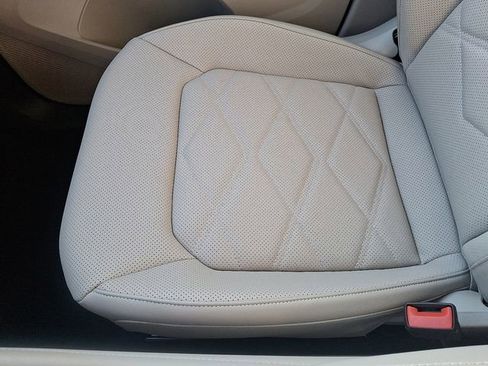 Certified 2025 Volkswagen Atlas SE image 25