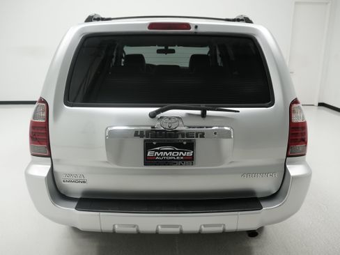 Used 2006 Toyota 4Runner SR5 RWD image 5
