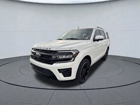 Used 2024 Ford Expedition Limited image 8