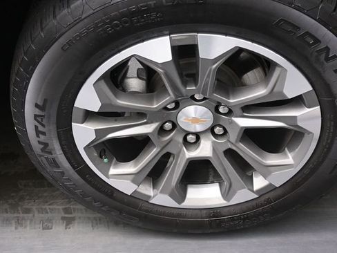 Used 2025 Chevrolet Suburban LT w/ Comfort Package image 31