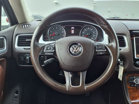 Used 2012 Volkswagen Touareg Sport image 13