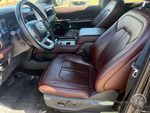 Used 2023 Ford Expedition Limited image 13