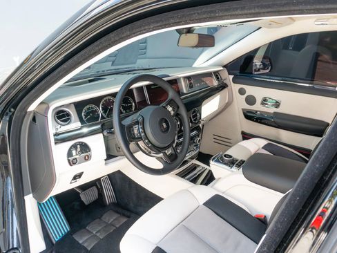 Used 2024 Rolls-Royce Phantom Sedan w/ The Phantom Package RWD image 93