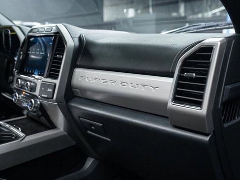 Used 2022 Ford F250 Lariat w/ Black Appearance Package image 9