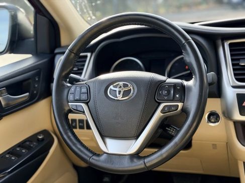 Used 2018 Toyota Highlander Limited image 21