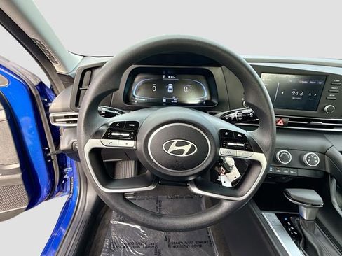 Used 2024 Hyundai Elantra SE FWD image 11