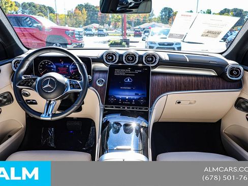 Used 2025 Mercedes-Benz GLC 300 4MATIC image 25