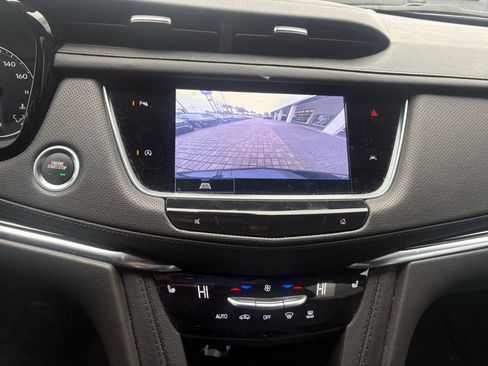 Certified 2024 Cadillac XT6 Luxury FWD image 24