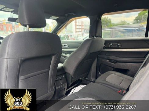 Used 2019 Ford Explorer XLT AWD/4WD image 9