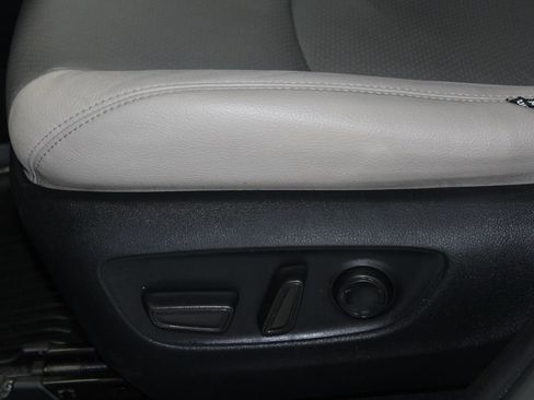 Used 2022 Toyota RAV4 XLE w/ Convenience Package AWD/4WD image 13