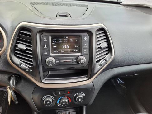 Used 2015 Jeep Cherokee Sport w/ Sport Appearance Group image 7