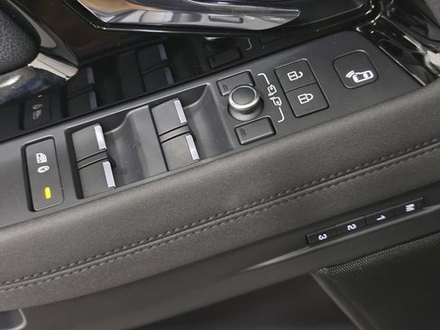 Used 2022 Land Rover Range Rover Evoque R-Dynamic SE image 24