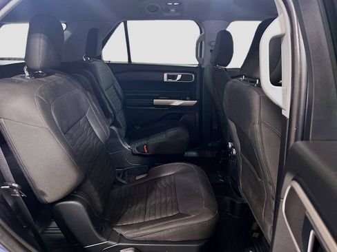 Used 2021 Ford Explorer XLT RWD image 25