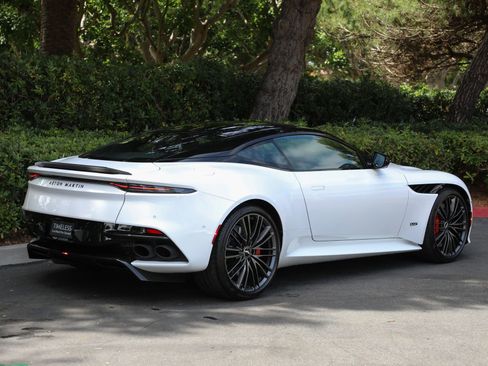 Used 2023 Aston Martin DBS Coupe RWD image 3
