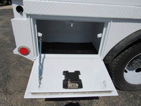 Used 2019 Ford F550 2WD Regular Cab Super Duty image 16