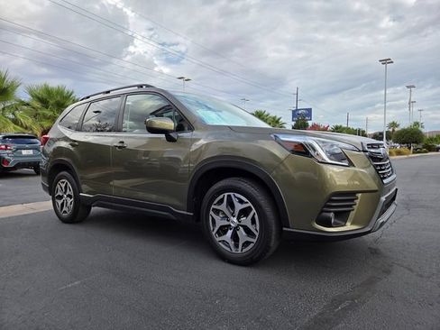 Used 2023 Subaru Forester Premium AWD/4WD image 2