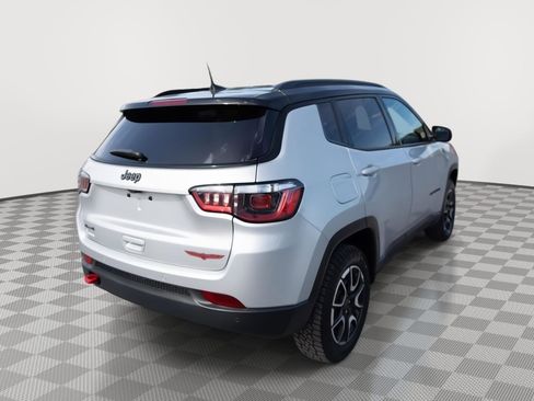 Used 2025 Jeep Compass Trailhawk AWD/4WD image 5