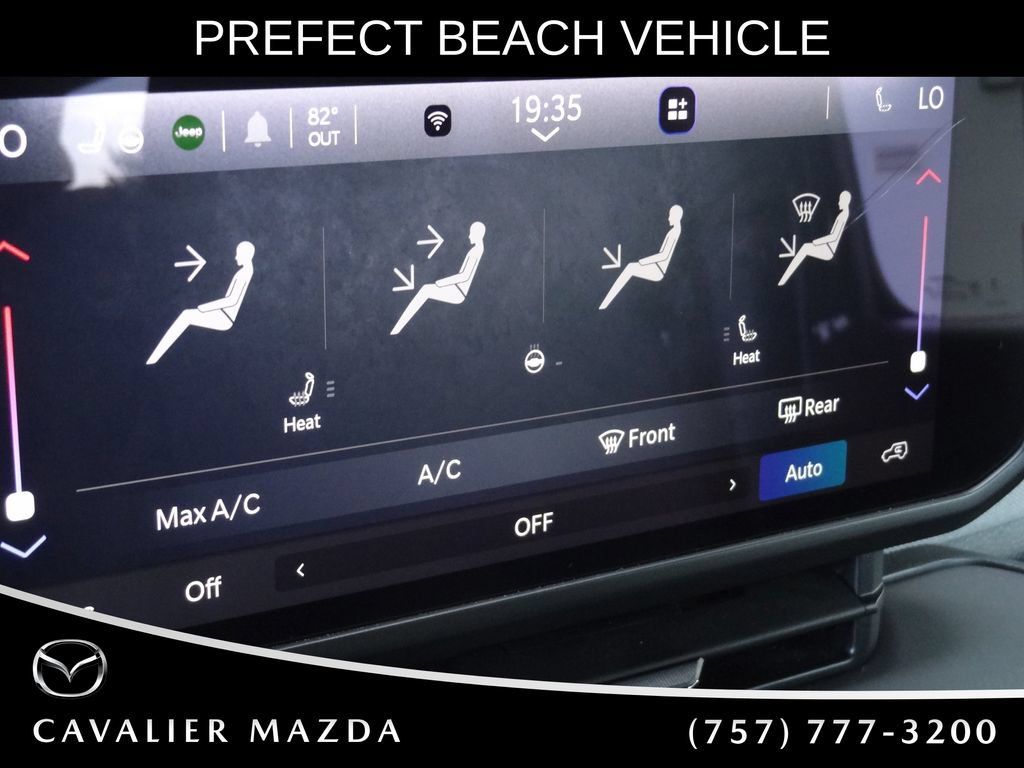 Used 2025 Jeep Wrangler Unlimited Sahara AWD/4WD image 26