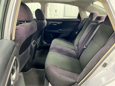 Used 2013 Nissan Altima 3.5 SV FWD image 23