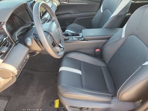 Used 2025 Toyota Camry SE image 16