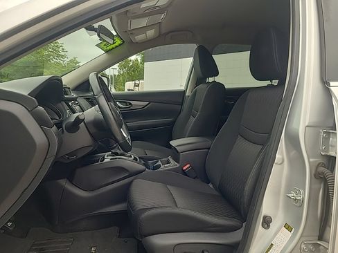 Used 2018 Nissan Rogue SV AWD/4WD image 11