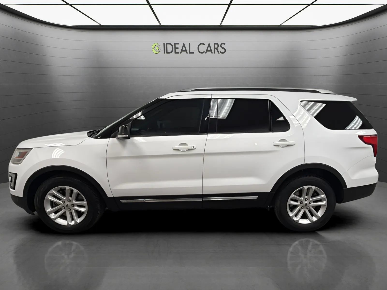 Used 2017 Ford Explorer XLT w/ Equipment Group 202A FWD image 8