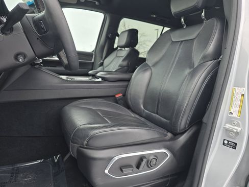 Used 2022 Jeep Wagoneer Series III w/ Flexible Seating Group image 25