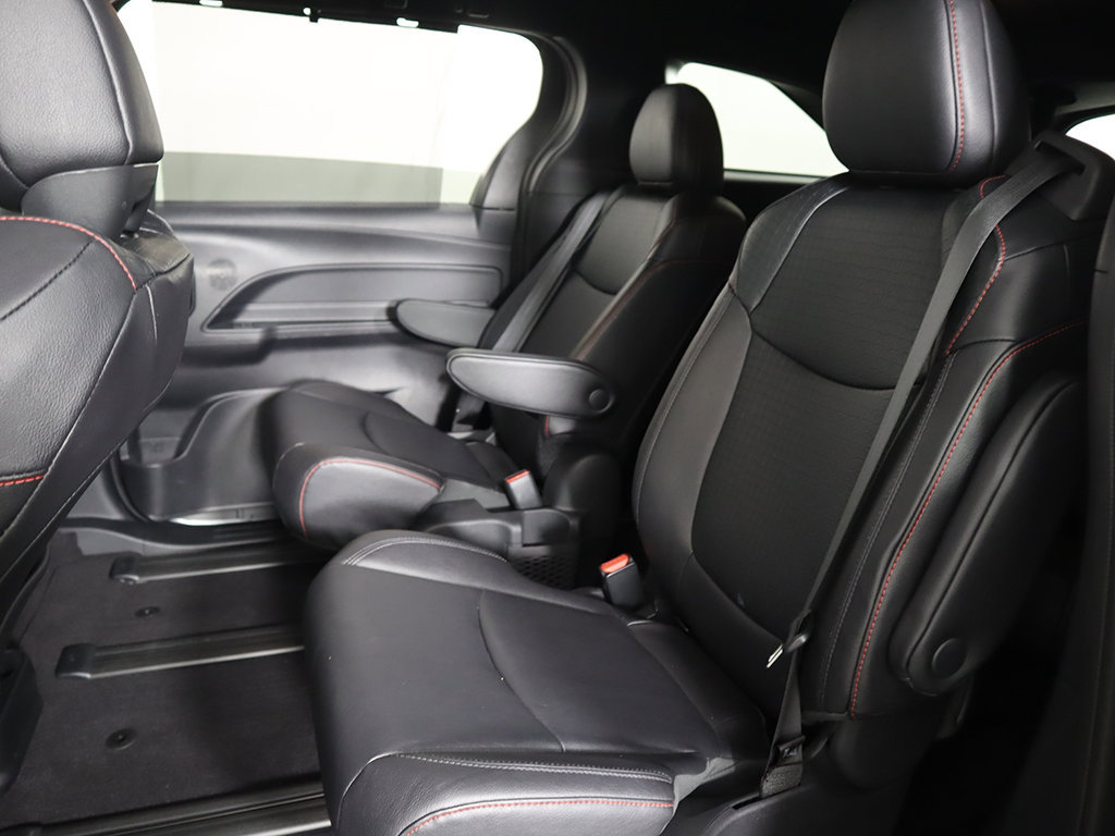 Used 2025 Toyota Sienna XSE FWD image 33