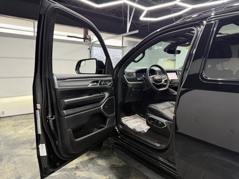 Used 2024 Jeep Wagoneer Series II image 10