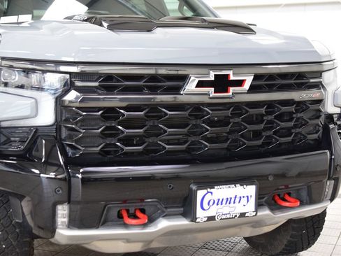 Used 2025 Chevrolet Silverado 1500 ZR2 w/ Technology Package AWD/4WD image 13