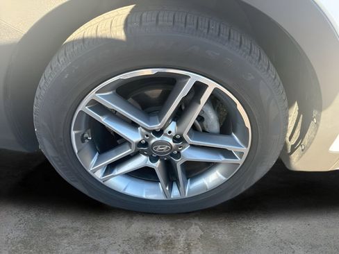 Used 2019 Hyundai Santa Fe XL image 29