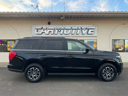 Used 2024 Ford Expedition XLT RWD image 3