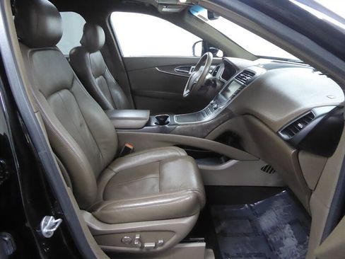 Used 2016 Lincoln MKX Reserve w/ Luxury Package AWD/4WD image 23