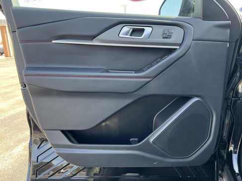 Used 2025 Ford Explorer ST-Line w/ Premium Package image 15