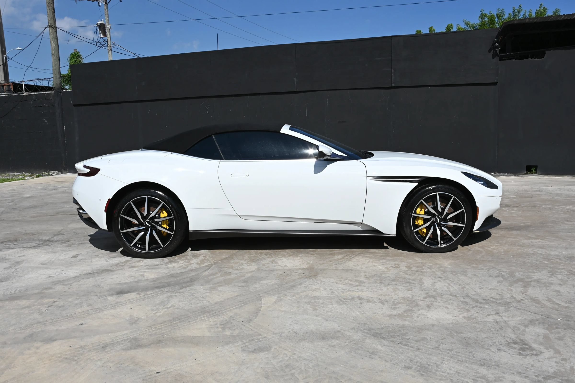 Used 2020 Aston Martin DB11 Volante RWD image 6