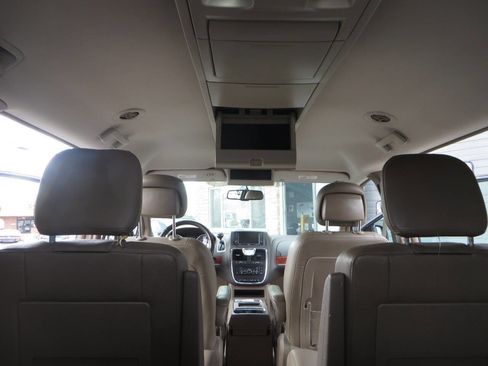 Used 2015 Chrysler Town & Country Touring w/ Driver Convenience Group image 20