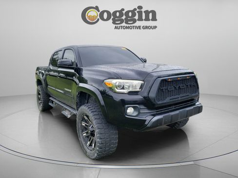 Used 2018 Toyota Tacoma SR5 RWD image 6