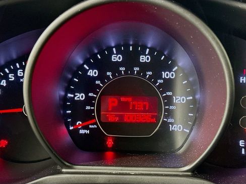 Used 2015 Kia Soul + FWD image 12