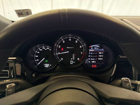 Used 2025 Porsche Macan Turbo AWD/4WD image 21