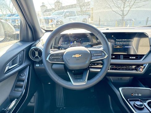 New 2026 Chevrolet Equinox LT w/ Convenience Package II image 16