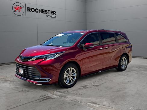 Certified 2025 Toyota Sienna Limited AWD/4WD image 7