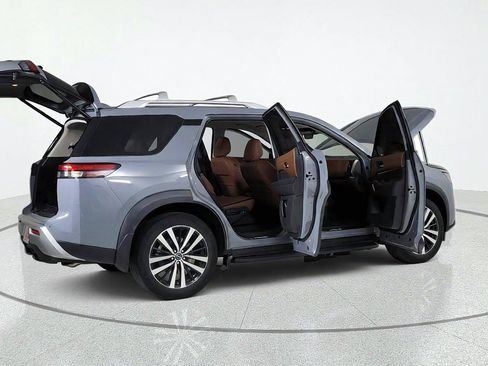 Used 2024 Nissan Pathfinder Platinum w/ Lighting Package (N93) AWD/4WD image 14