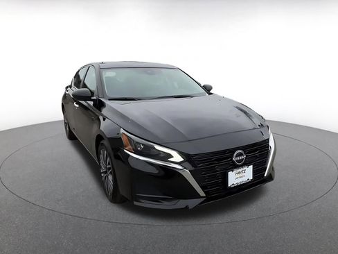 Used 2025 Nissan Altima 2.5 SV image 3