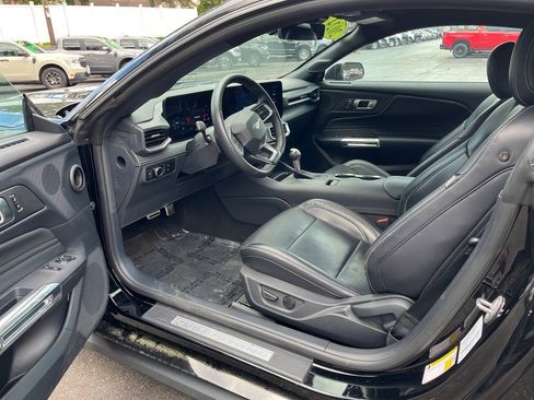 Used 2024 Ford Mustang Premium image 9
