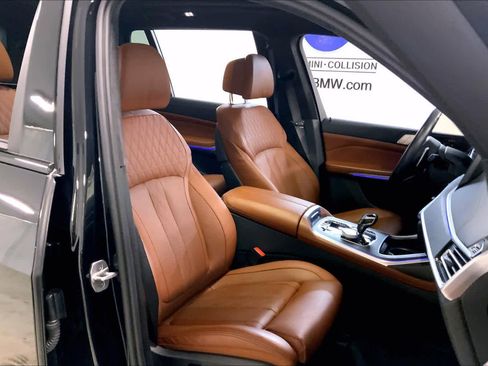 Used 2022 BMW X7 M50i image 8